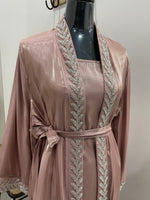 Charger l&#39;image dans la galerie, ENSEMBLE 2 PIECES ABAYA ET GILET ROSE
